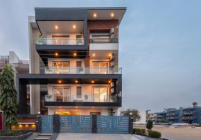 Saavi Hotel Sector 46